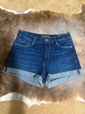 Arizona Jean Co. Dark Blue Denim Cuffed Women's Shorts. Size 11. Never Worn.